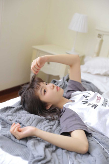 一边亲着一面膜下奶韩剧